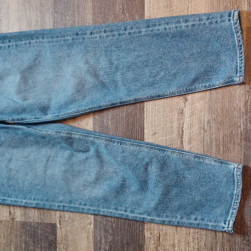 American Eagle Mom Straight Jean - Picture 4 of 9